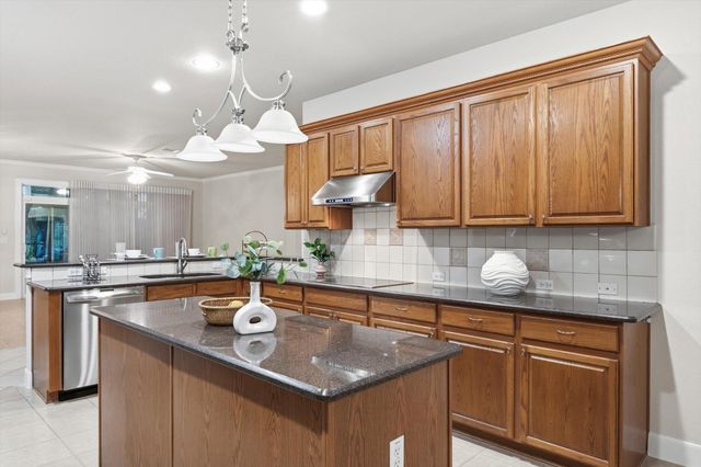 421 Rio Grande LOOP, Georgetown, TX 78633