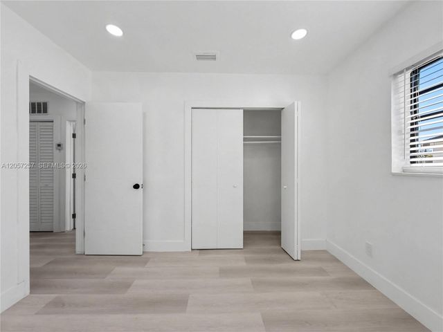 15694 NE 10th Ct, North Miami Beach, FL 33162