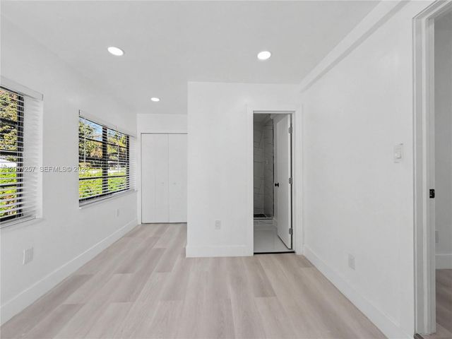 15694 NE 10th Ct, North Miami Beach, FL 33162