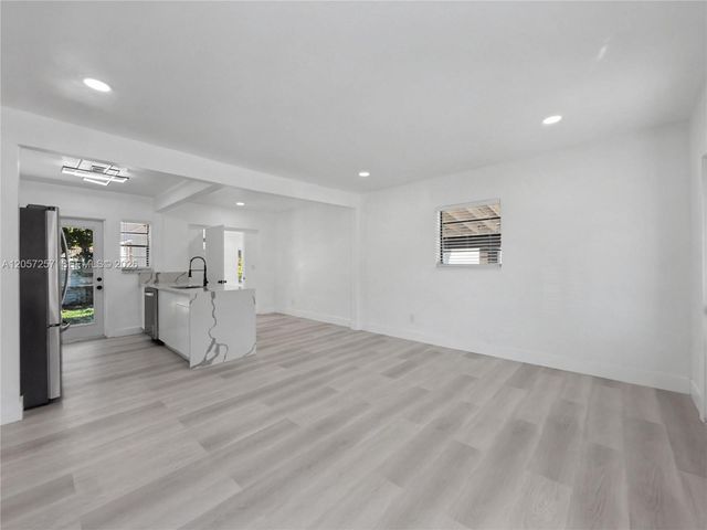 15694 NE 10th Ct, North Miami Beach, FL 33162