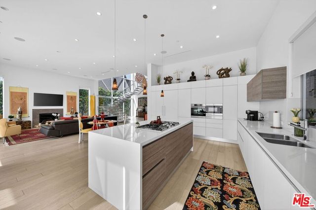 6356 W 5th Street, Los Angeles, CA 90048