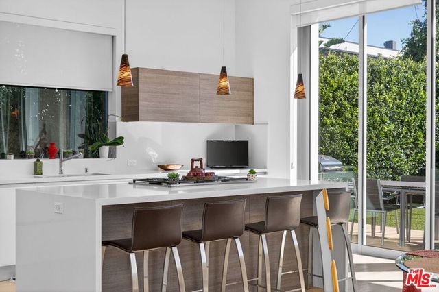 6356 W 5th Street, Los Angeles, CA 90048