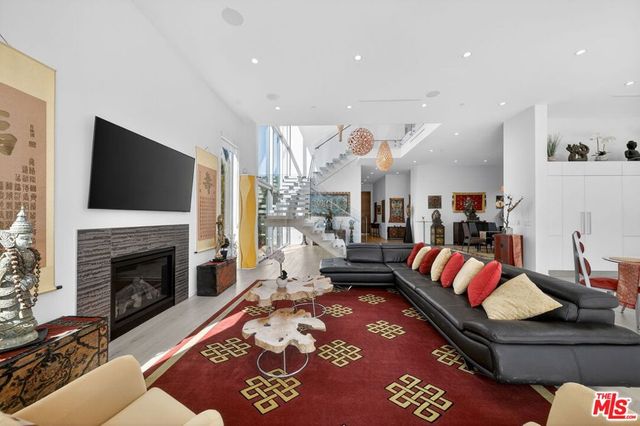 6356 W 5th Street, Los Angeles, CA 90048