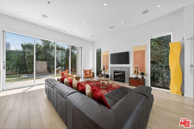 6356 W 5th Street, Los Angeles, CA 90048