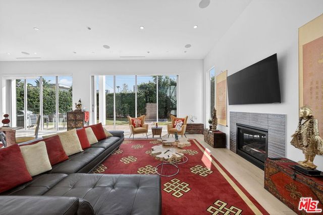 6356 W 5th Street, Los Angeles, CA 90048