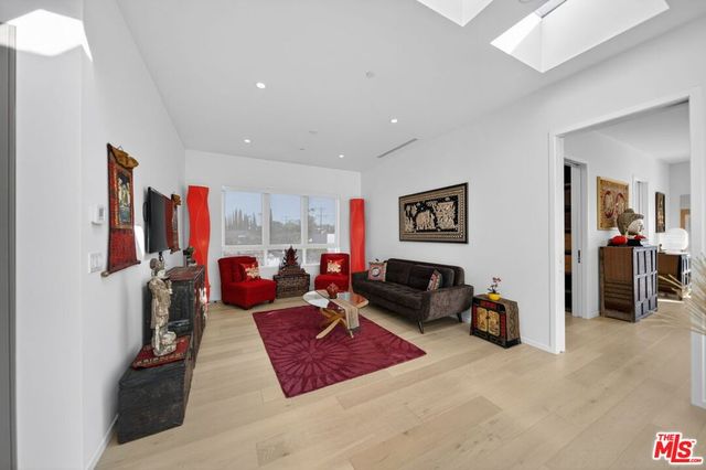 6356 W 5th Street, Los Angeles, CA 90048