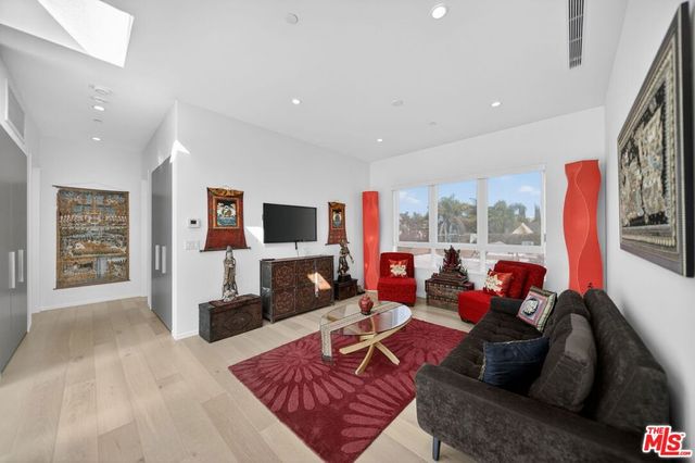 6356 W 5th Street, Los Angeles, CA 90048