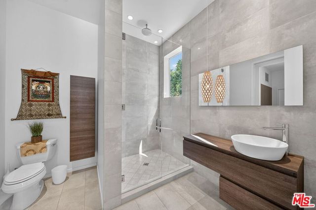 6356 W 5th Street, Los Angeles, CA 90048