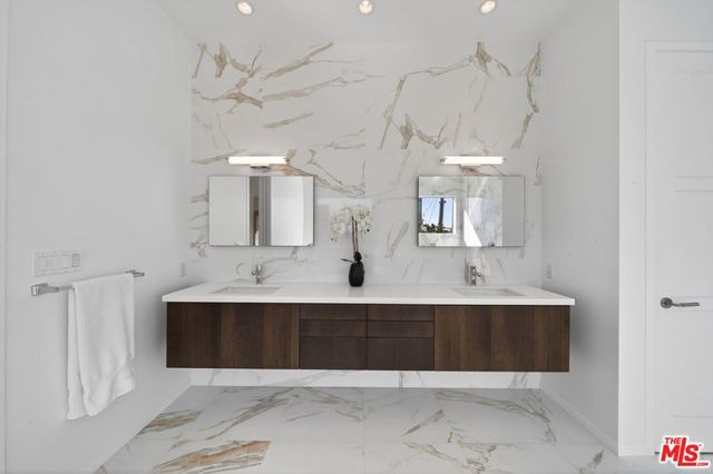 6356 W 5th Street, Los Angeles, CA 90048