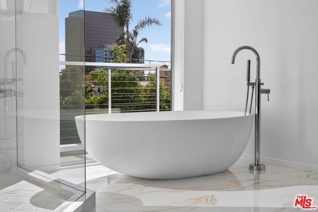 6356 W 5th Street, Los Angeles, CA 90048