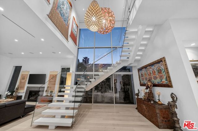 6356 W 5th Street, Los Angeles, CA 90048