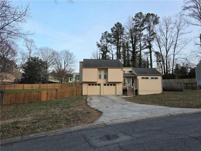 3288 Timber Bluff NE Drive, Marietta, GA 30062
