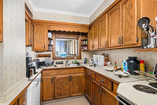 1027 E 9th Street, Duluth, MN 55805