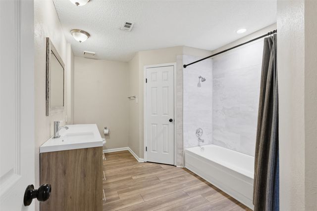 230 Teakwood Lane, Lewisville, TX 75067