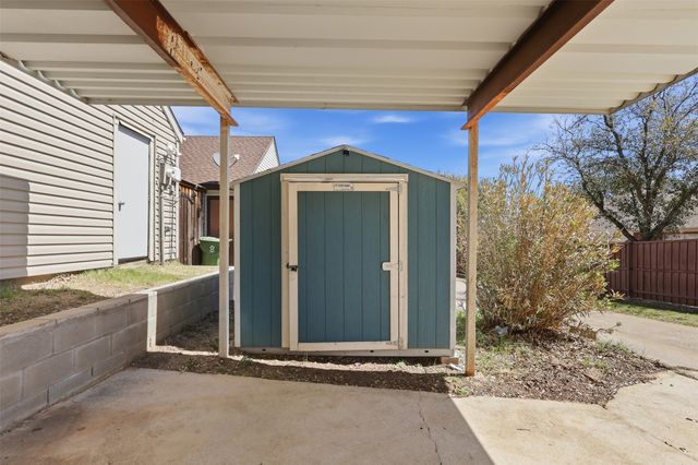 230 Teakwood Lane, Lewisville, TX 75067