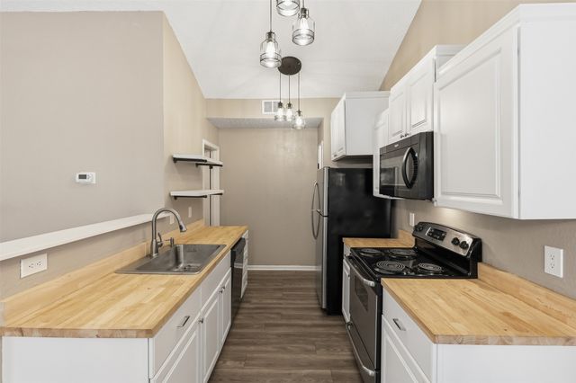 230 Teakwood Lane, Lewisville, TX 75067