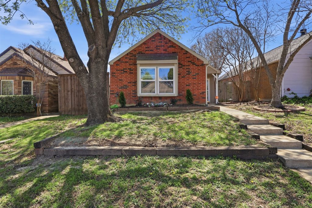 230 Teakwood Lane, Lewisville, TX 75067