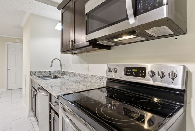 235 Savely Dr, Hendersonville, TN 37075