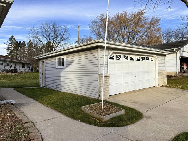 N88W17868 N Christman ROAD, Menomonee Falls, WI 53051