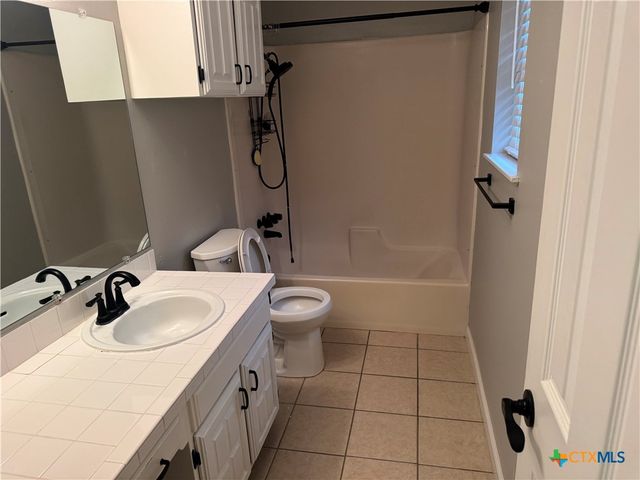 104 Alamo Circle, Cuero, TX 77954