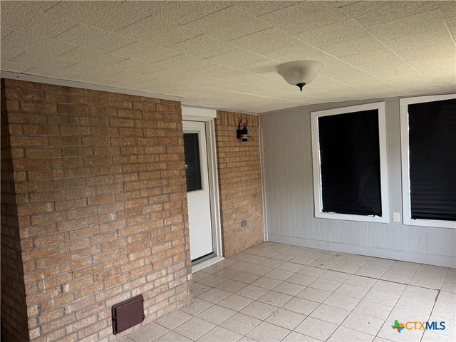 104 Alamo Circle, Cuero, TX 77954