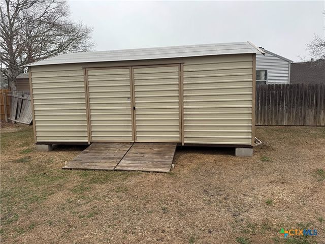 104 Alamo Circle, Cuero, TX 77954