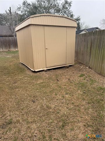 104 Alamo Circle, Cuero, TX 77954