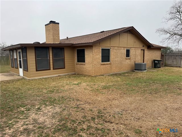 104 Alamo Circle, Cuero, TX 77954