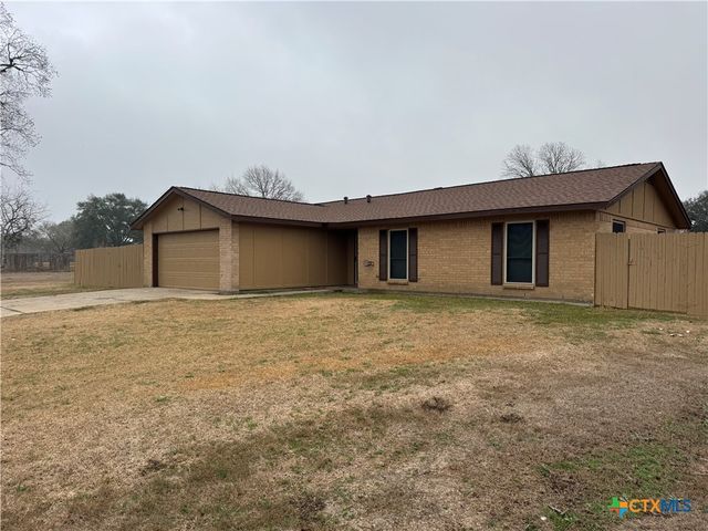 104 Alamo Circle, Cuero, TX 77954