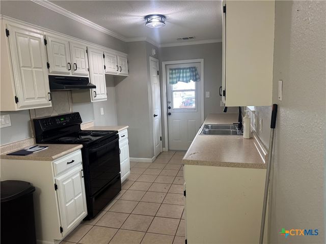 104 Alamo Circle, Cuero, TX 77954