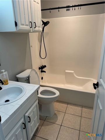 104 Alamo Circle, Cuero, TX 77954