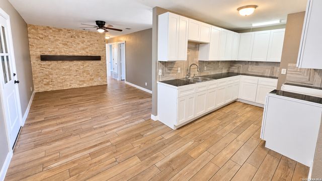 6930 Apple Valley, San Antonio, TX 78242