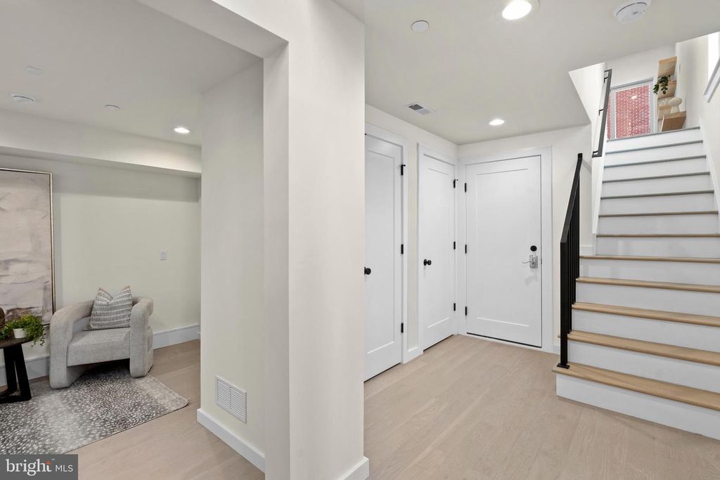 616 BRENNA WALK, PHILADELPHIA, PA 19123 — photo 2