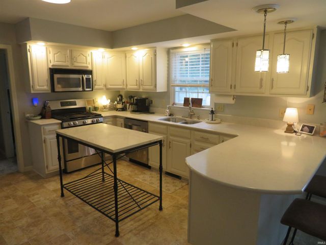 10040 Belmont Court, Evansville, IN 47711
