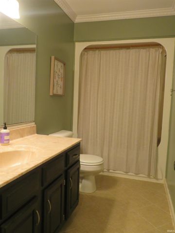 10040 Belmont Court, Evansville, IN 47711