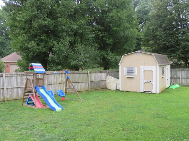 10040 Belmont Court, Evansville, IN 47711