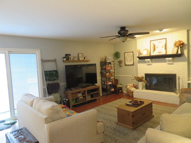 10040 Belmont Court, Evansville, IN 47711