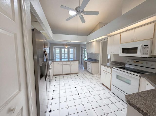27305 RACQUET CIRCLE, Leesburg, FL 34748