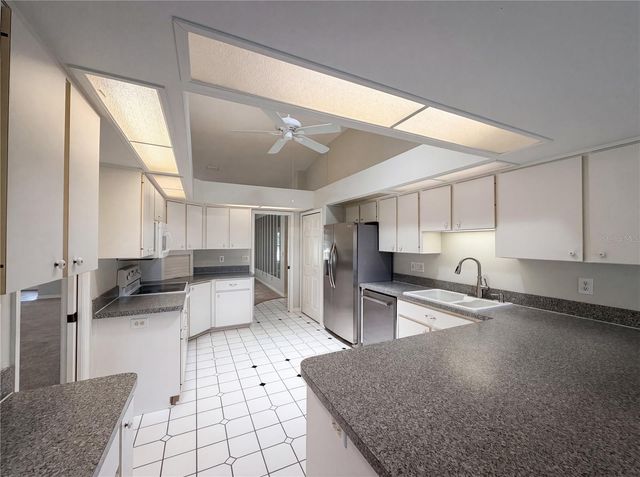 27305 RACQUET CIRCLE, Leesburg, FL 34748