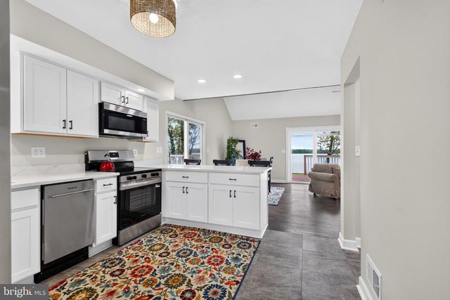 336 RIVERSIDE DR, Essex, MD 21221