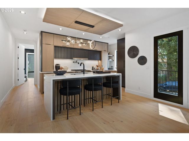 705 1st St, Lake Oswego, OR 97034