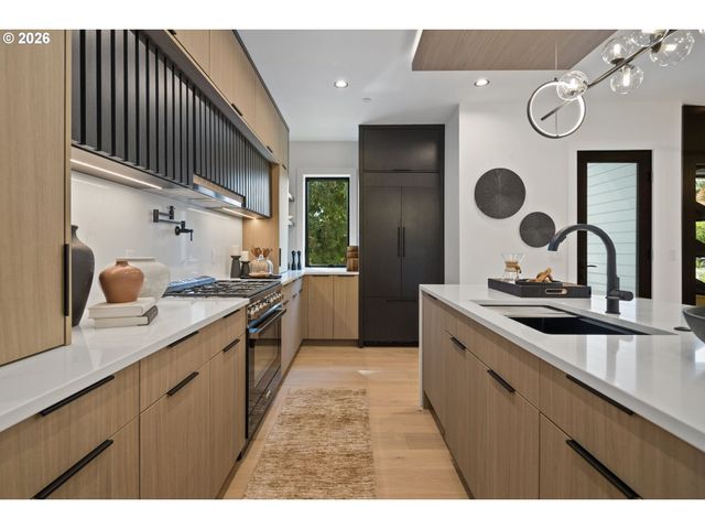 705 1st St, Lake Oswego, OR 97034