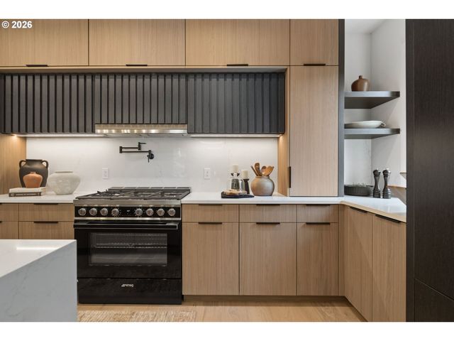 705 1st St, Lake Oswego, OR 97034