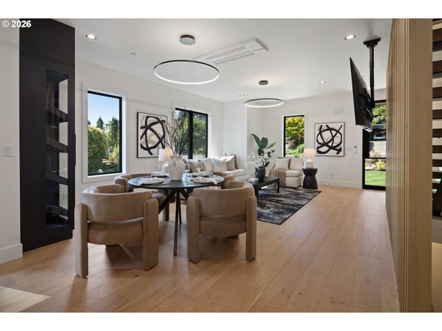 705 1st St, Lake Oswego, OR 97034