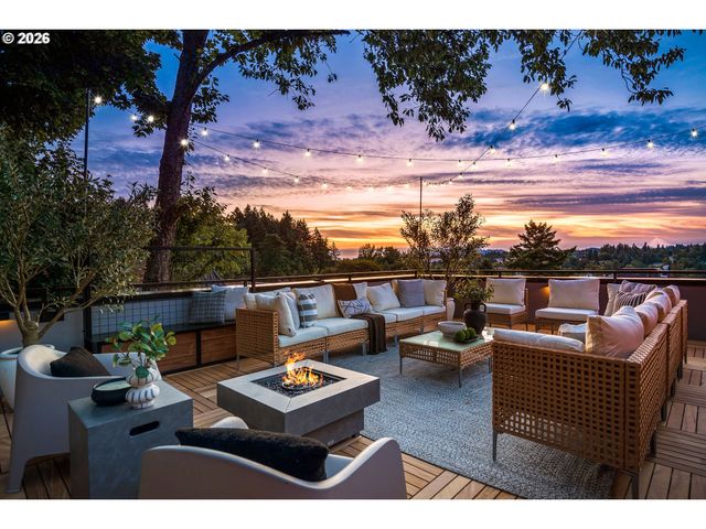 705 1st St, Lake Oswego, OR 97034