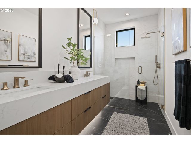 705 1st St, Lake Oswego, OR 97034