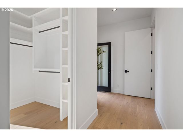 705 1st St, Lake Oswego, OR 97034