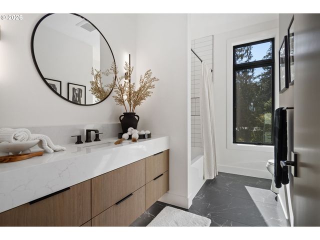 705 1st St, Lake Oswego, OR 97034