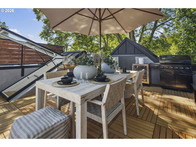 705 1st St, Lake Oswego, OR 97034