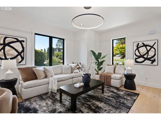 705 1st St, Lake Oswego, OR 97034